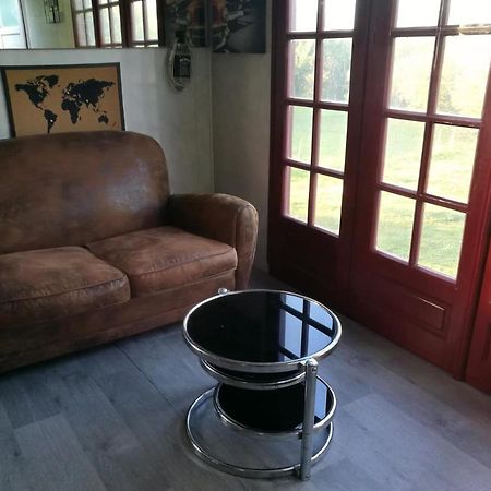 Gites Les Perouilles - La Loge Climatisee De Naida Puymiclan Buitenkant foto