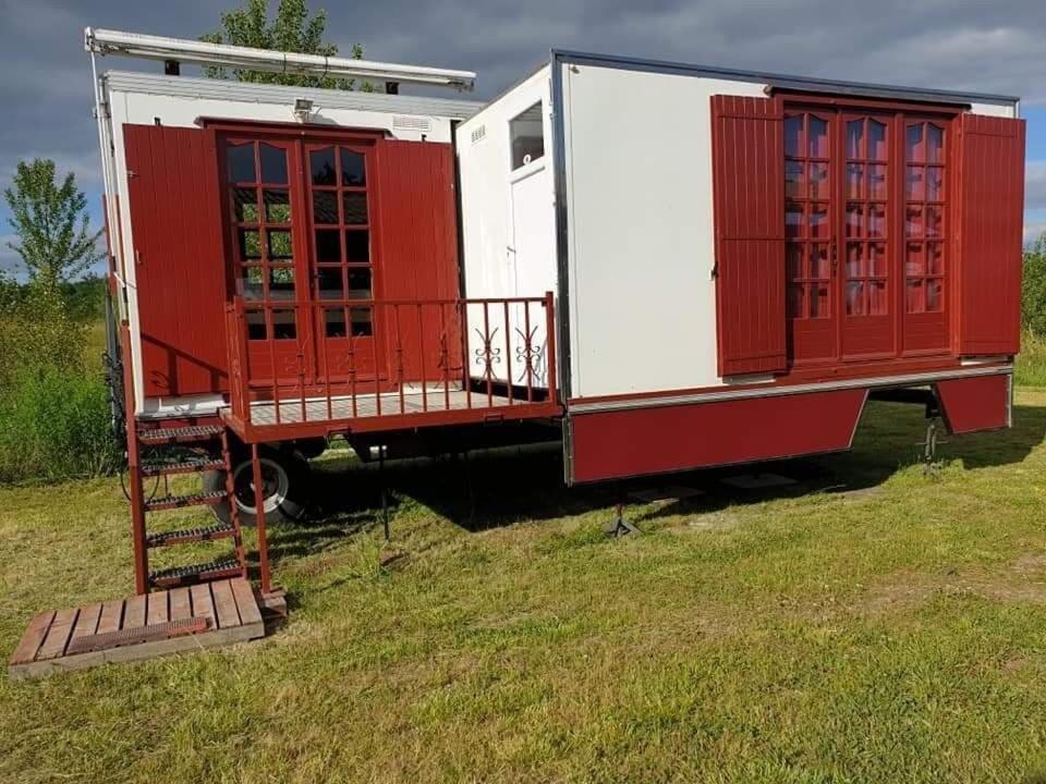 Gites Les Perouilles - La Loge Climatisee De Naida Puymiclan Buitenkant foto